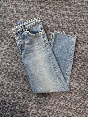 Women’s Classic Light Blue Denim Jeans Straight Cut Raw Edge Mid rise